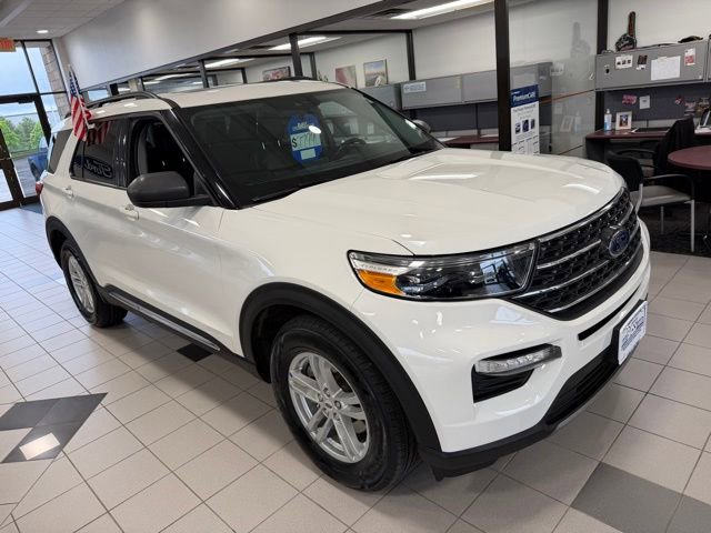 Used 2022 Ford Explorer XLT w/ Equipment Group 202A AWD/4WD image 2