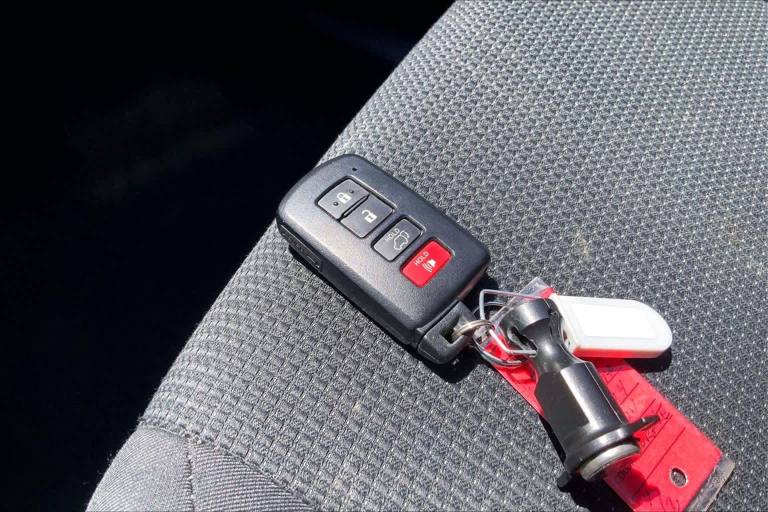 Used 2018 Toyota RAV4 XLE AWD/4WD image 15