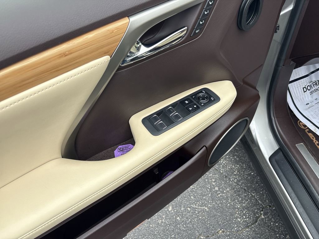 Used 2020 Lexus RX 350L Premium w/ Premium Package image 15