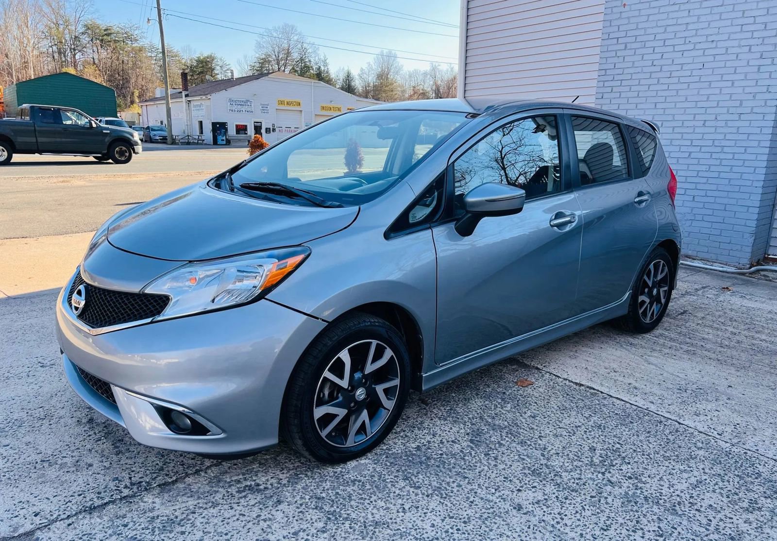 Used 2015 Nissan Versa Note SR w/ Chrome Package image 1