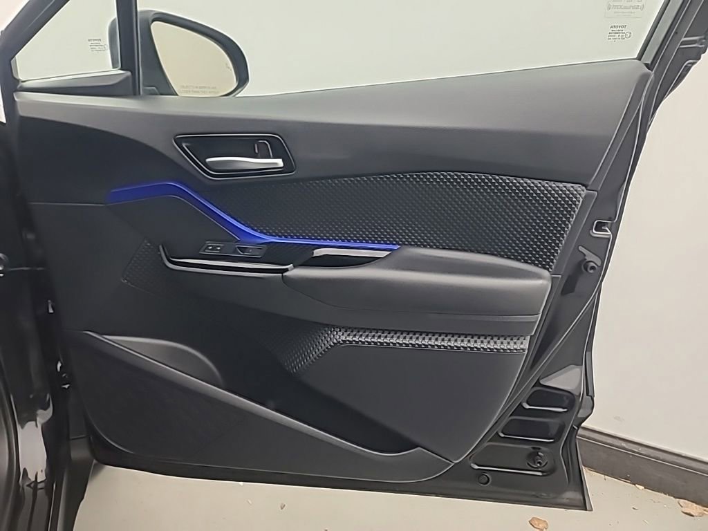 Used 2020 Toyota C-HR XLE image 11