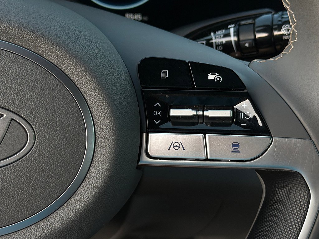 Used 2025 Hyundai Elantra SEL image 16