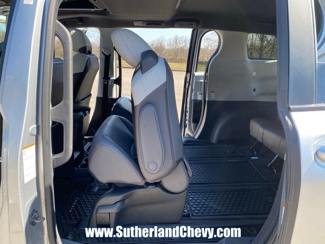Used 2024 Toyota Sienna XSE image 36