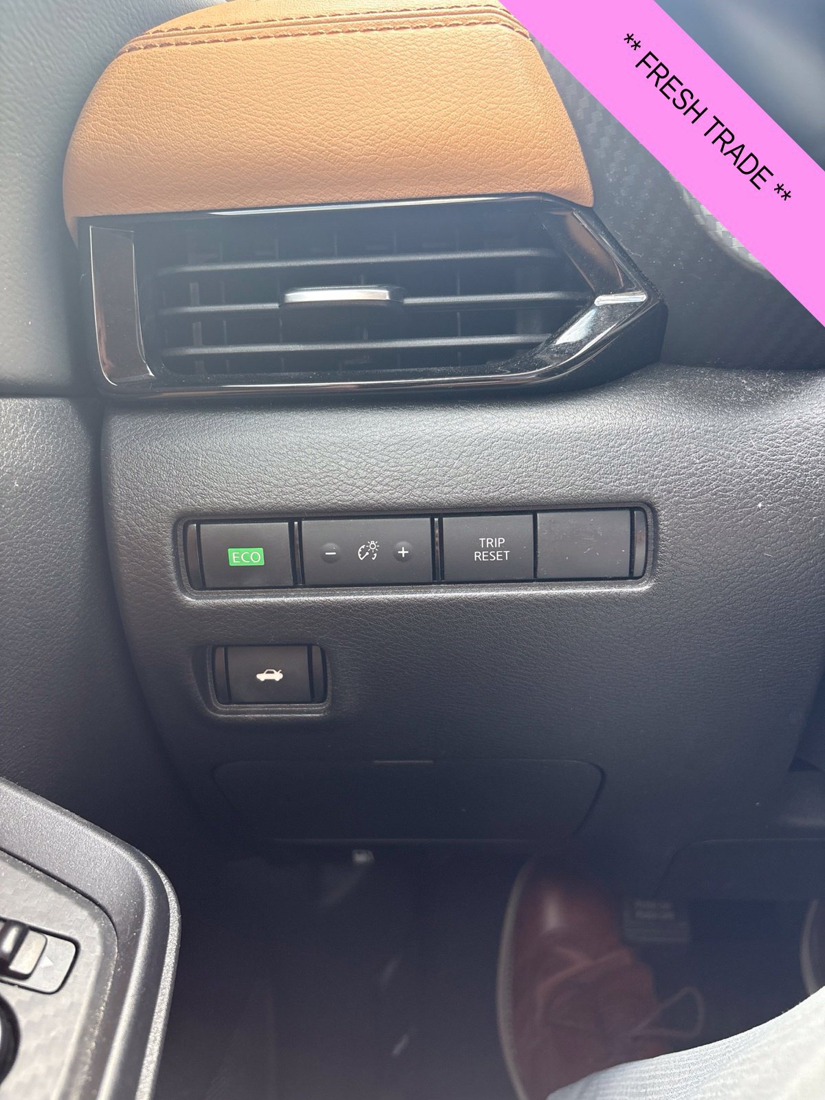 Used 2022 Nissan Sentra SV w/ SV Premium Package FWD image 9