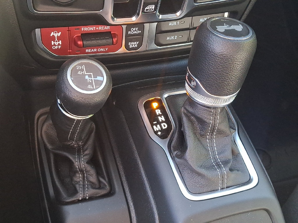 Used 2025 Jeep Wrangler Unlimited Rubicon w/ Convenience Group AWD/4WD image 14