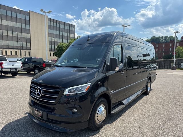 Used 2024 Mercedes-Benz Sprinter 3500 image 2