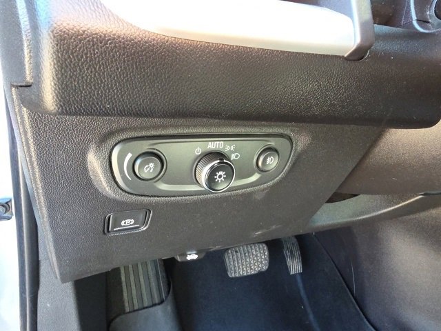 Used 2023 GMC Terrain SLT image 21