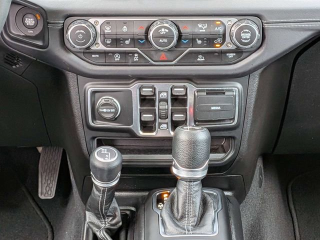 Used 2025 Jeep Wrangler Unlimited Sahara AWD/4WD image 22
