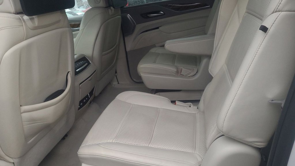 Used 2023 Cadillac Escalade ESV Premium Luxury Platinum w/ Heavy-Duty Trailer Package image 16