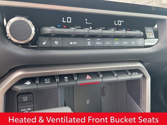 Used 2025 Toyota Tundra Limited AWD/4WD image 29