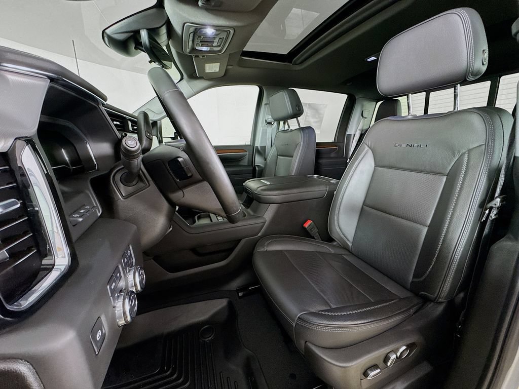 Used 2025 GMC Sierra 3500 Denali w/ Denali Reserve Package AWD/4WD image 2