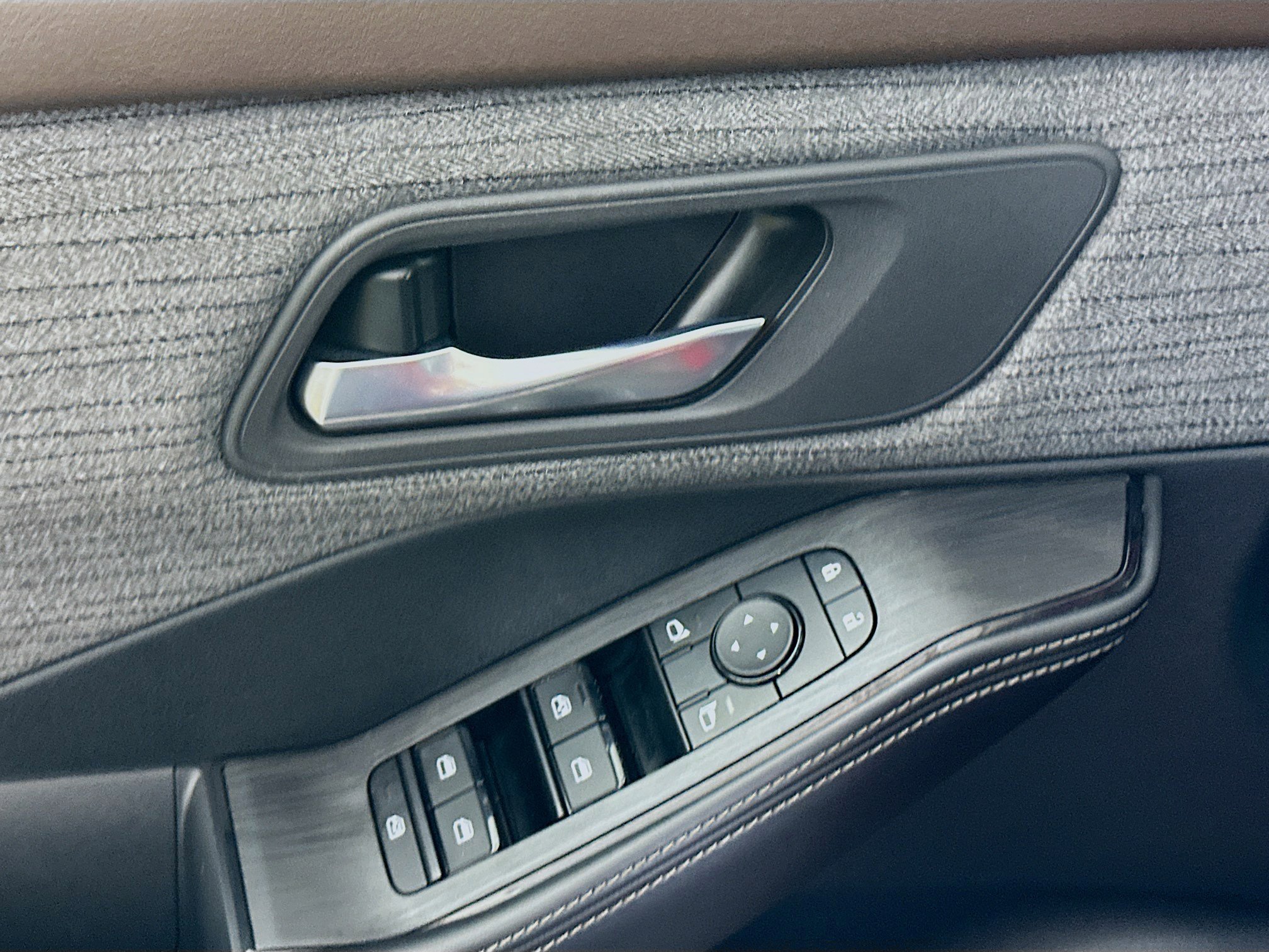 Used 2023 Nissan Rogue SV image 15