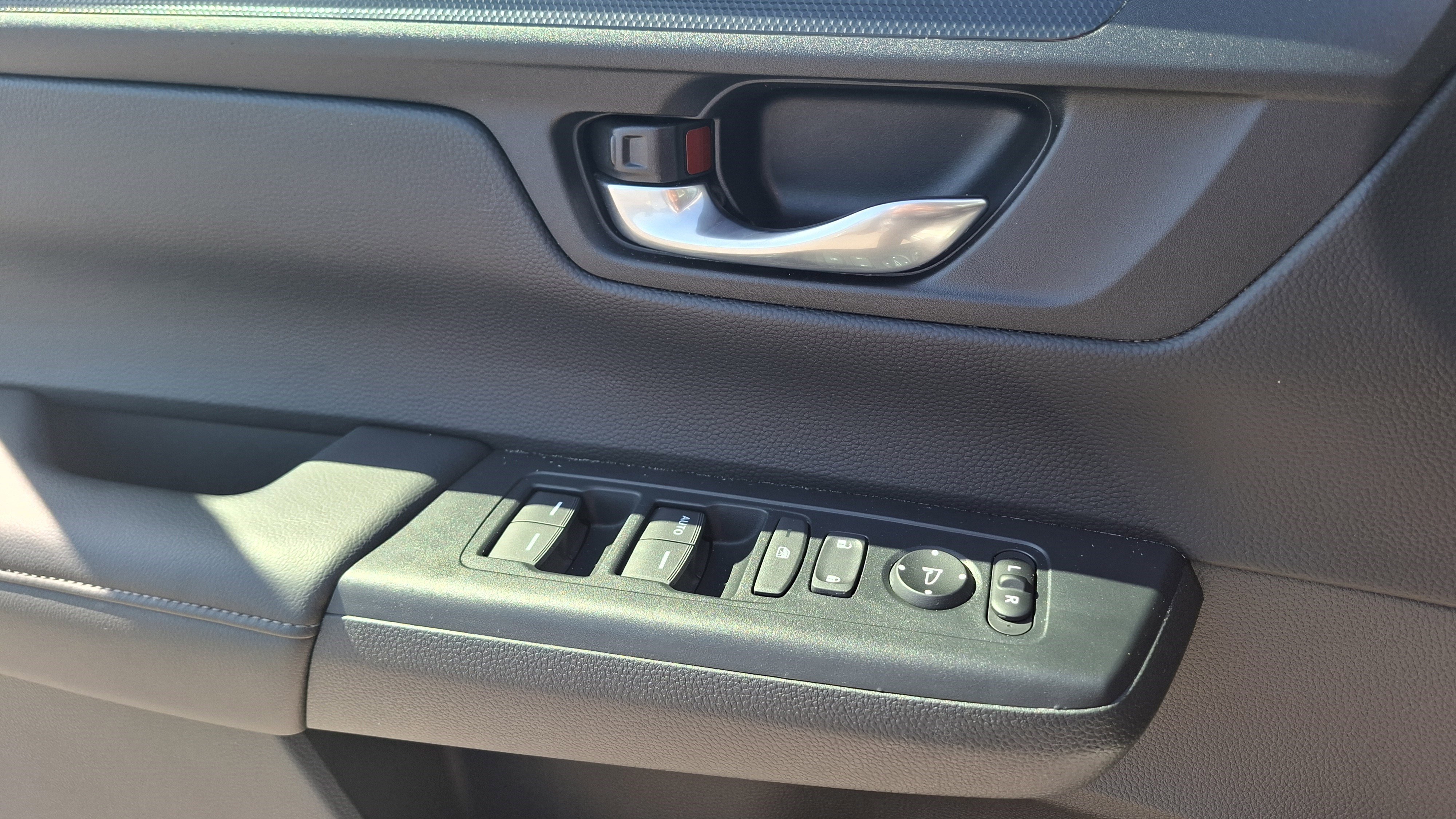 Used 2024 Honda CR-V LX image 16