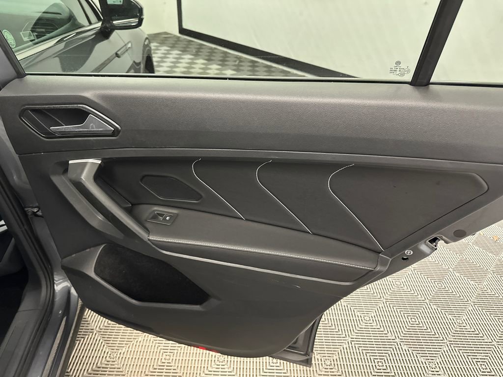 Used 2024 Volkswagen Tiguan SE image 17
