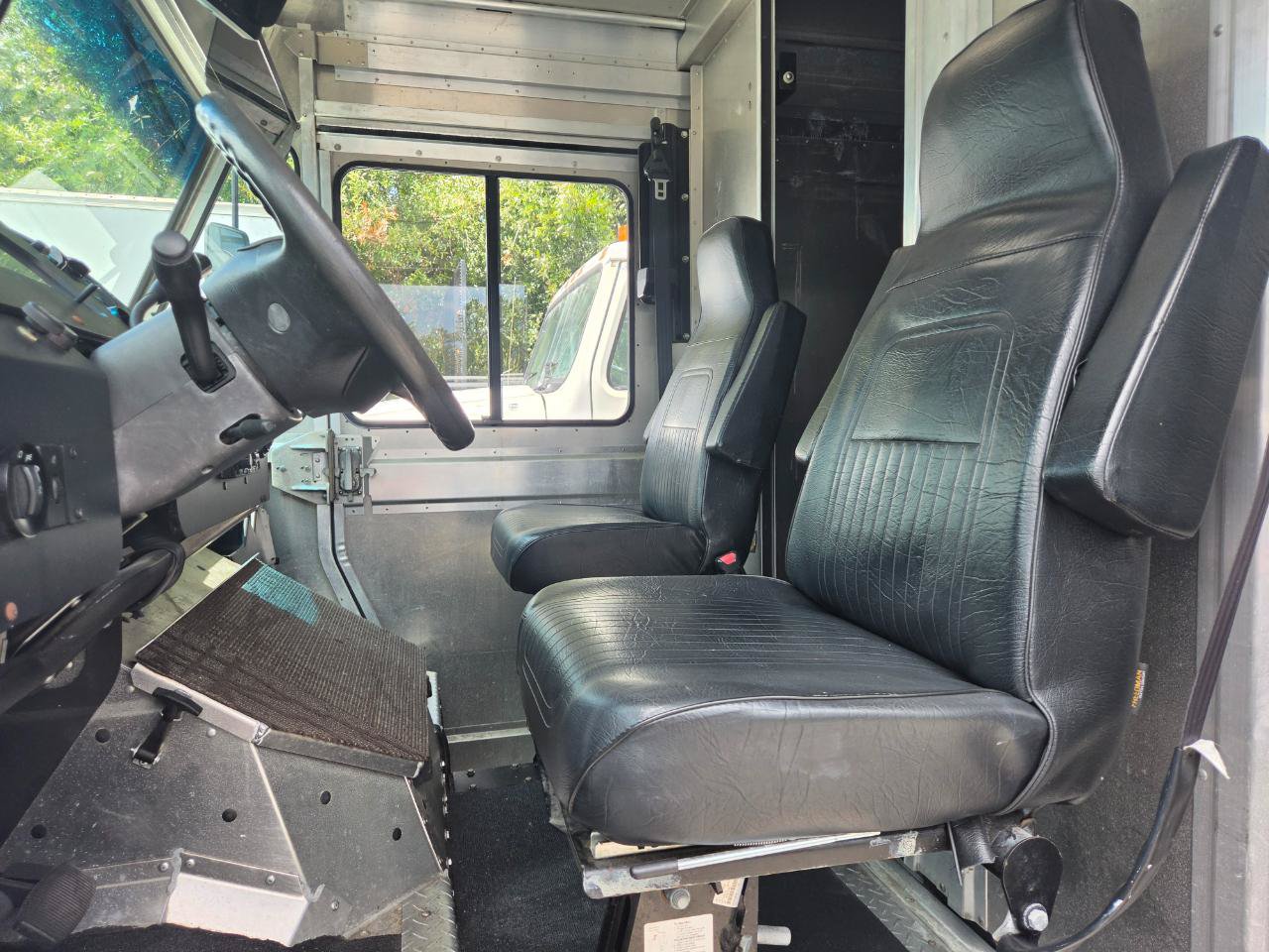 Used 2017 Ford E-350 and Econoline 350 Super Duty w/ A/C Prep Package RWD image 9