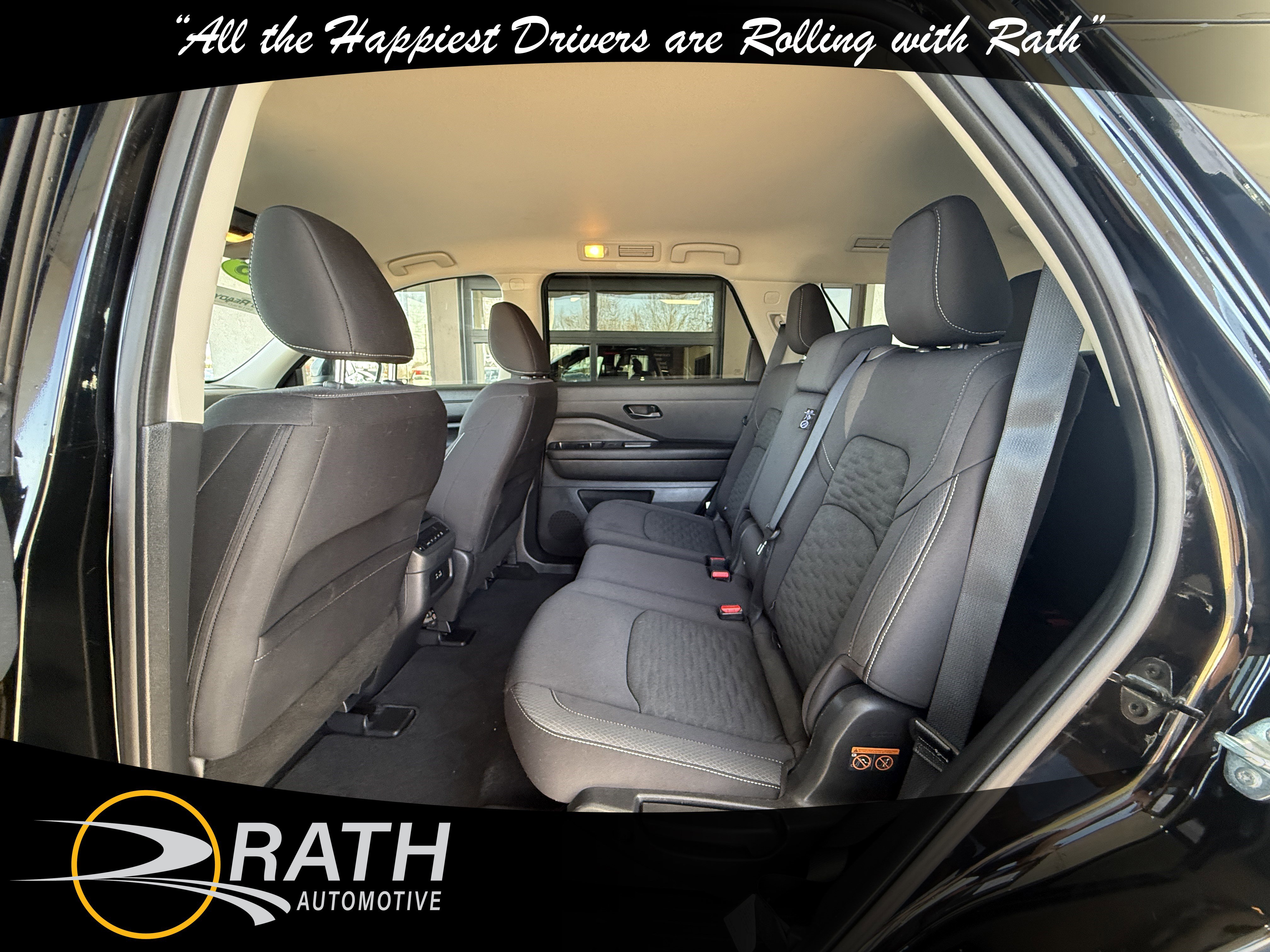 Used 2025 Nissan Pathfinder SV image 18