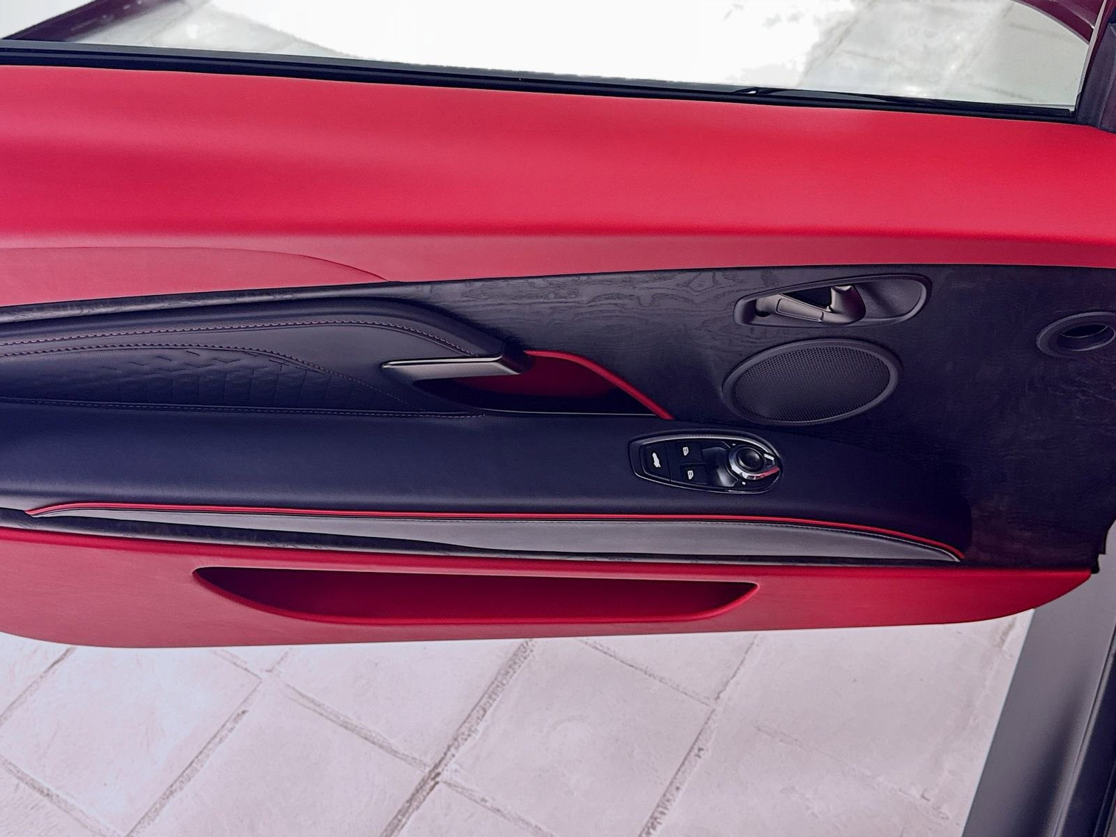 Used 2023 Aston Martin DBS Coupe image 15