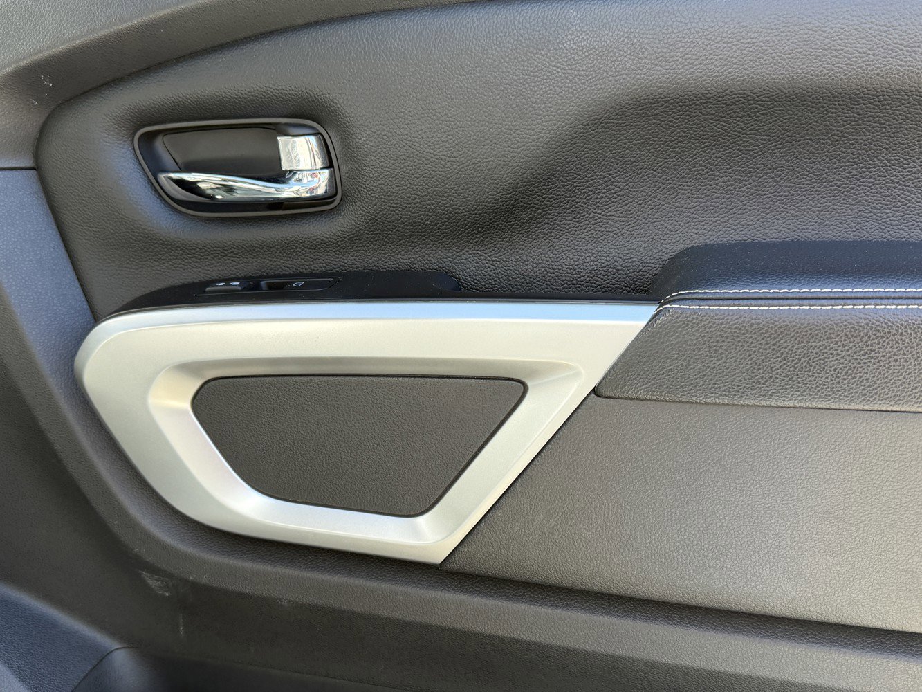 Used 2018 Nissan Titan PRO-4X w/ Pro-4x Utility Package image 26