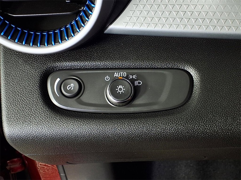 Used 2025 Chevrolet Trax LS w/ LS Convenience Package image 24