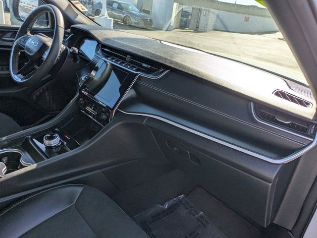 Used 2024 Jeep Grand Cherokee Altitude image 6