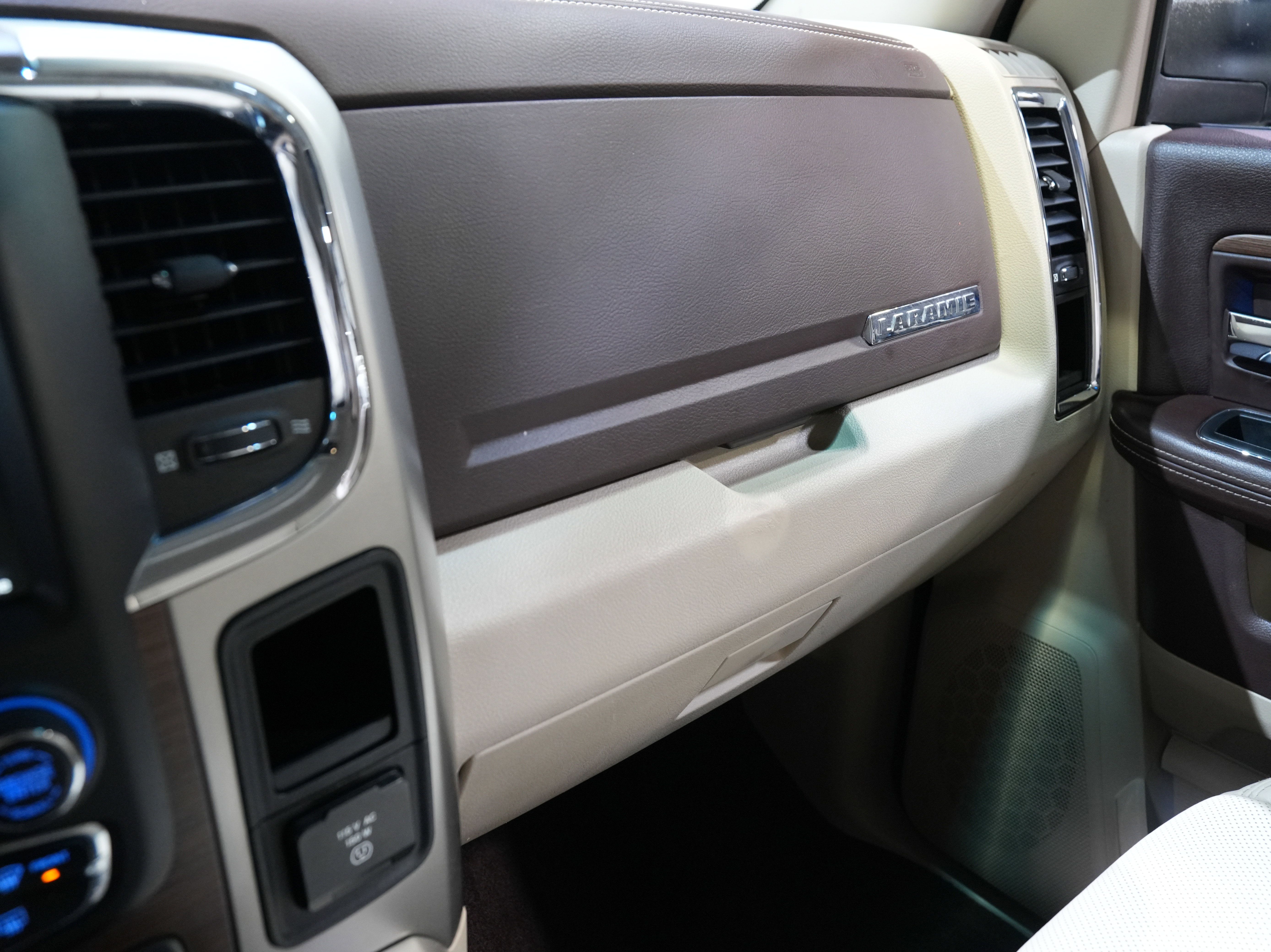 Used 2015 RAM 2500 Laramie w/ Convenience Group image 48