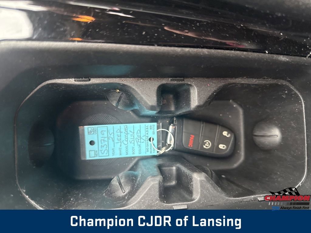 Used 2025 Jeep Compass Limited image 29