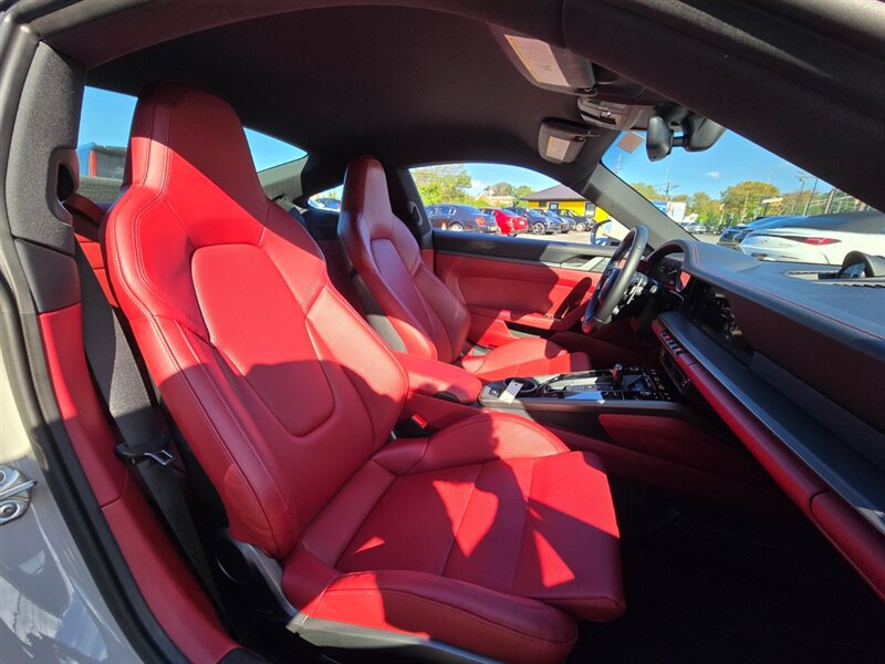 Used 2024 Porsche 911 Carrera 4 AWD/4WD image 20