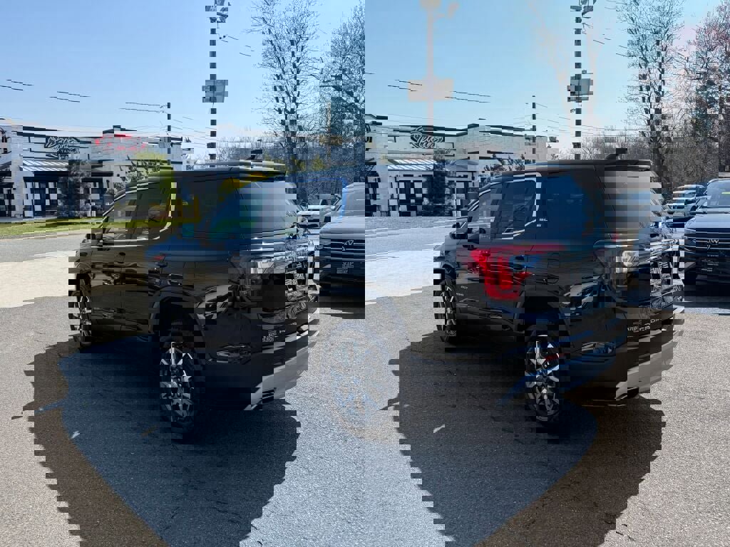 Used 2021 GMC Acadia SLE image 5