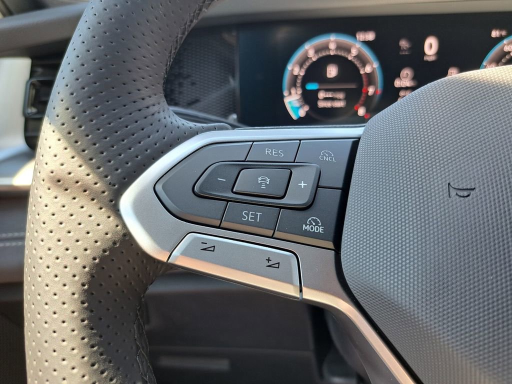 New 2026 Volkswagen Tiguan SE R-Line image 14