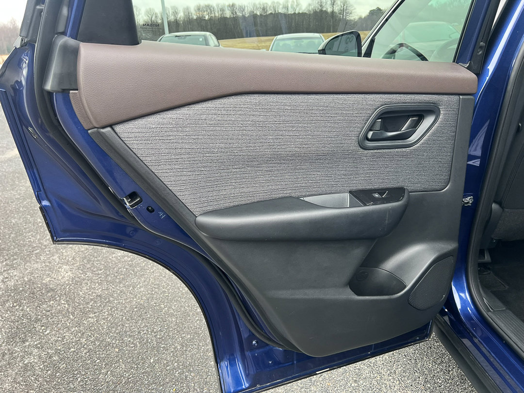 Used 2023 Nissan Rogue S image 25