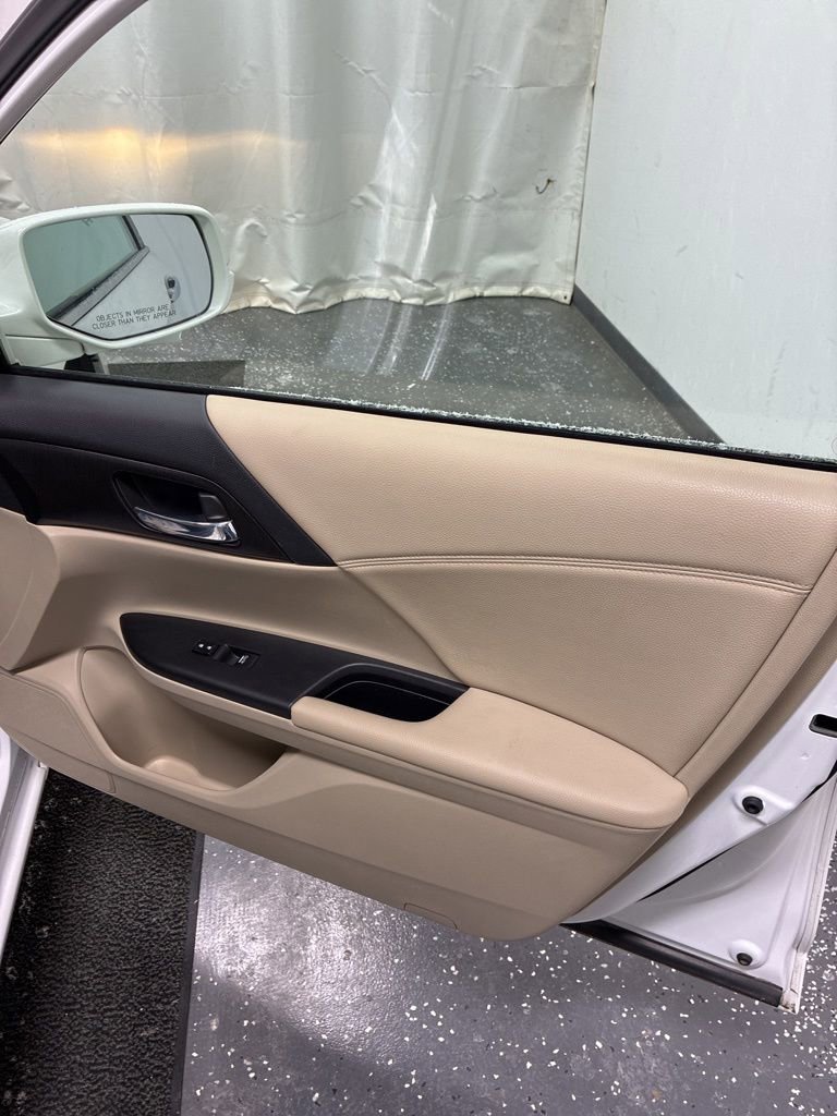 Used 2015 Honda Accord EX-L image 30