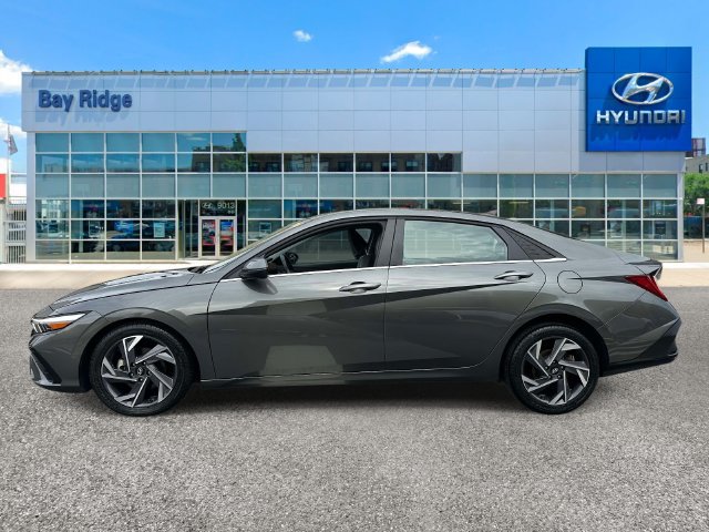 Used 2025 Hyundai Elantra Limited FWD image 8