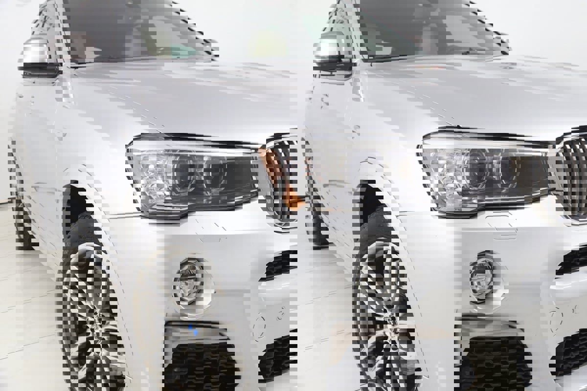 Used 2018 BMW X4 M40i image 16