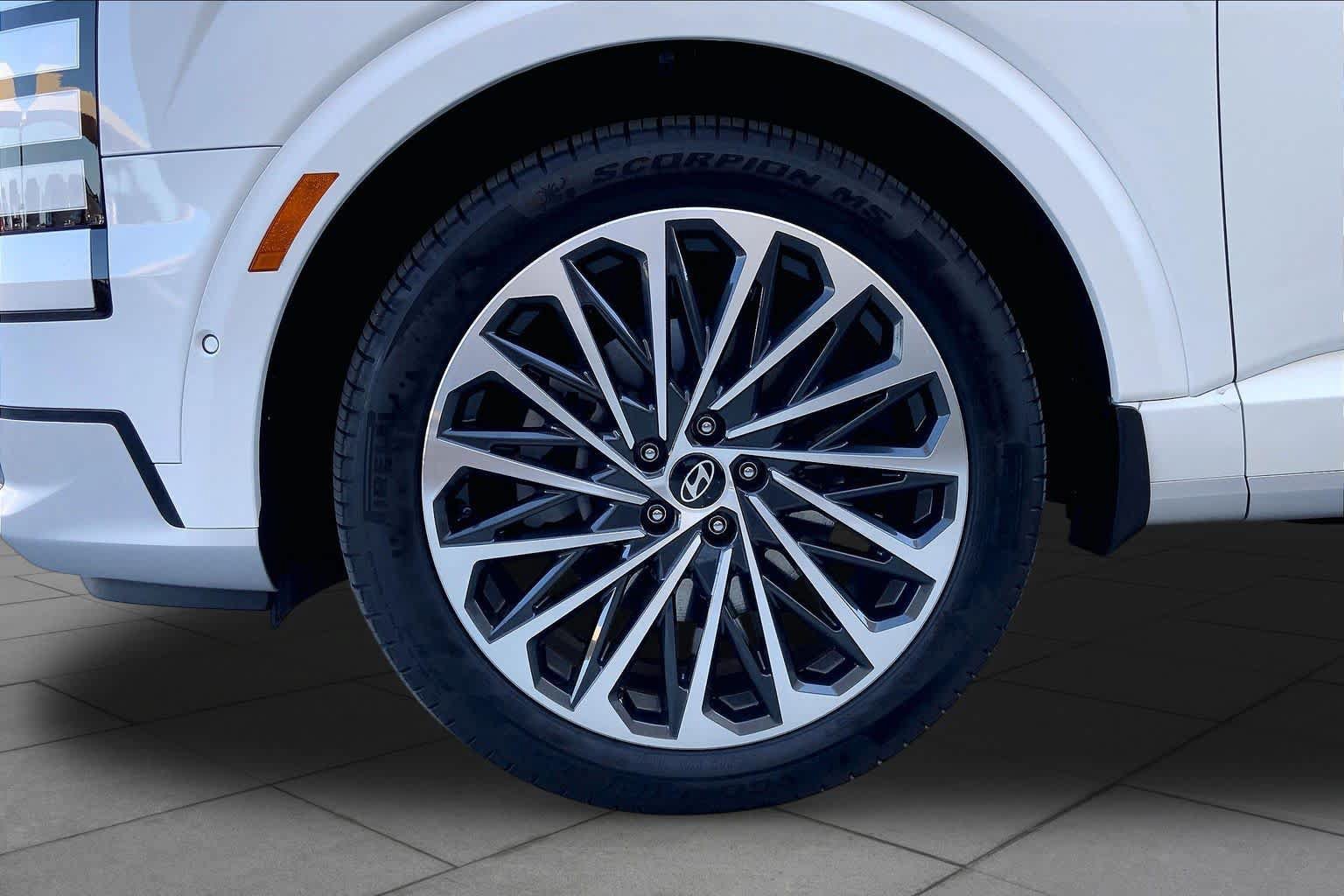 Used 2026 Hyundai Palisade Calligraphy AWD/4WD image 11