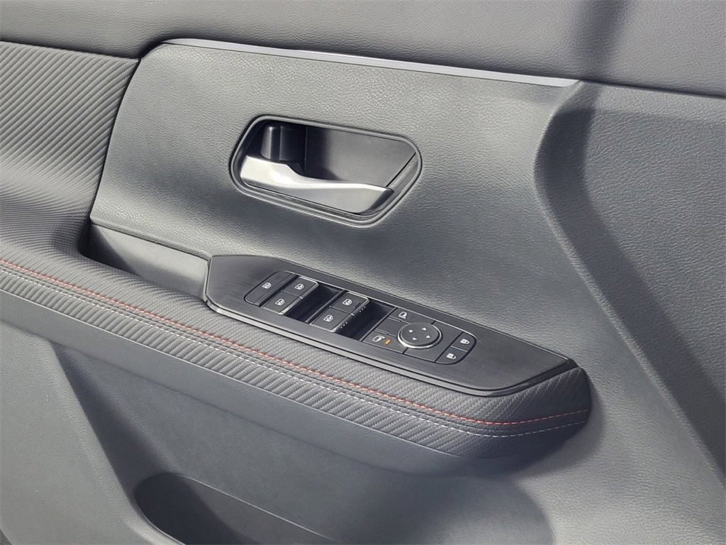 New 2025 Nissan Kicks SR image 9