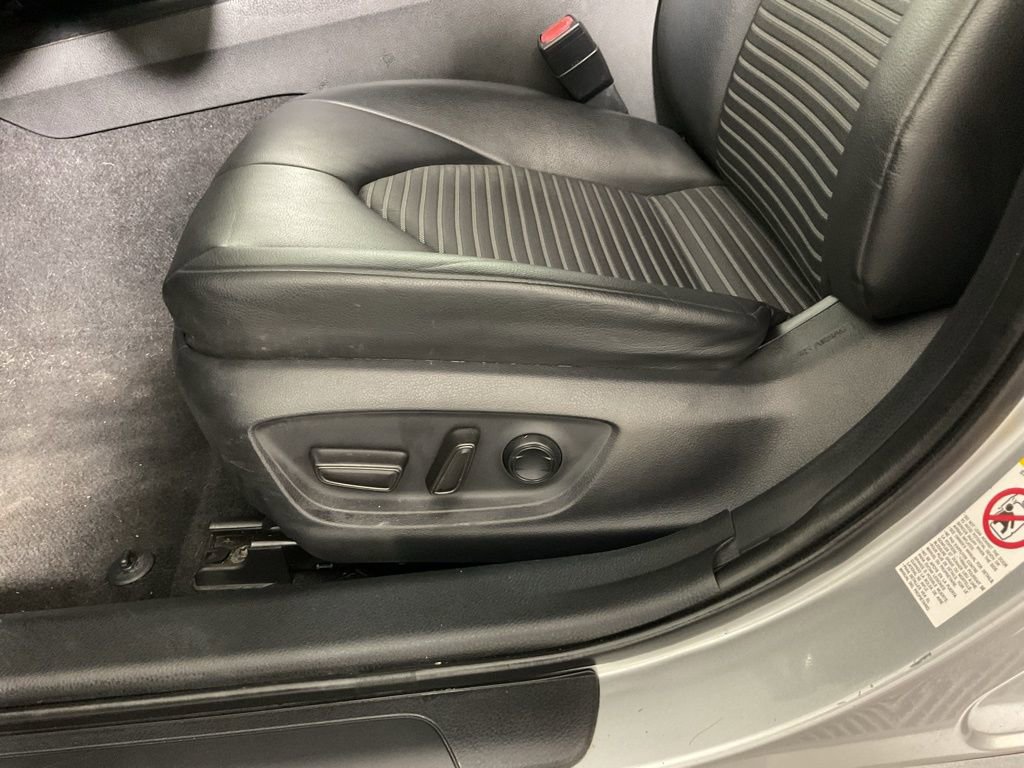 Used 2018 Toyota Camry SE image 18