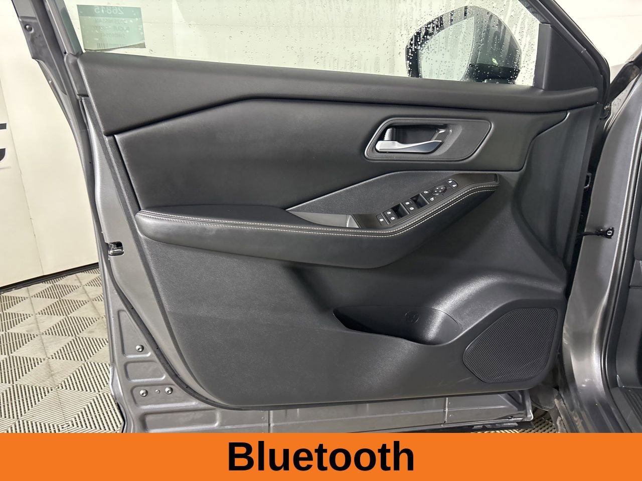 Used 2025 Nissan Rogue SV image 8