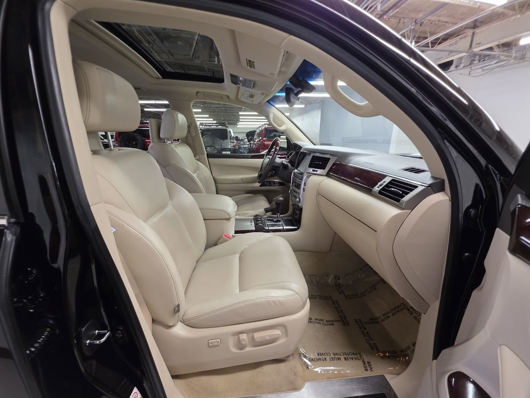 Used 2015 Lexus LX 570 4WD image 25