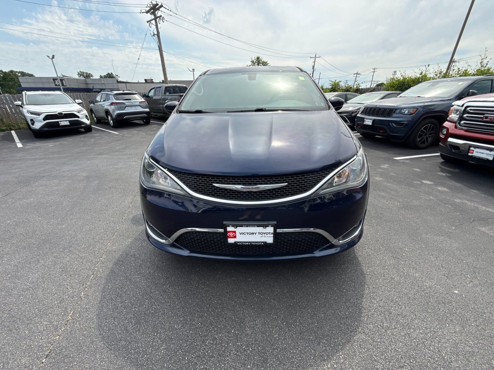 Used 2017 Chrysler Pacifica Touring Plus w/ Tire & Wheel Group FWD image 4