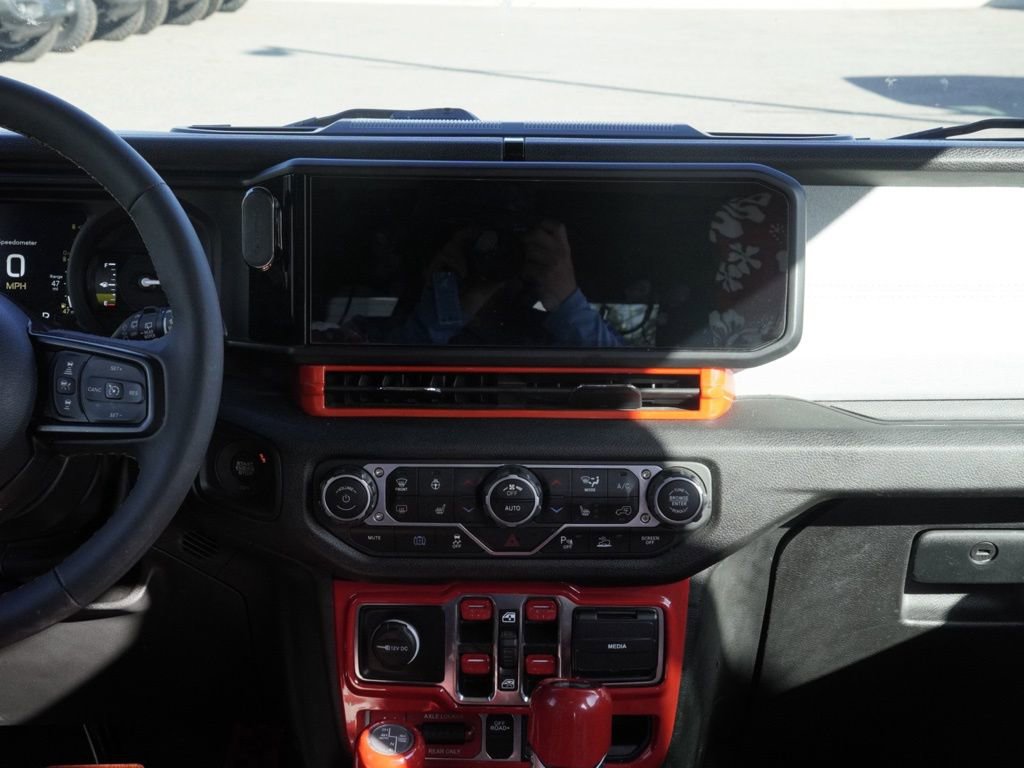 Used 2024 Jeep Wrangler Unlimited AWD/4WD image 26