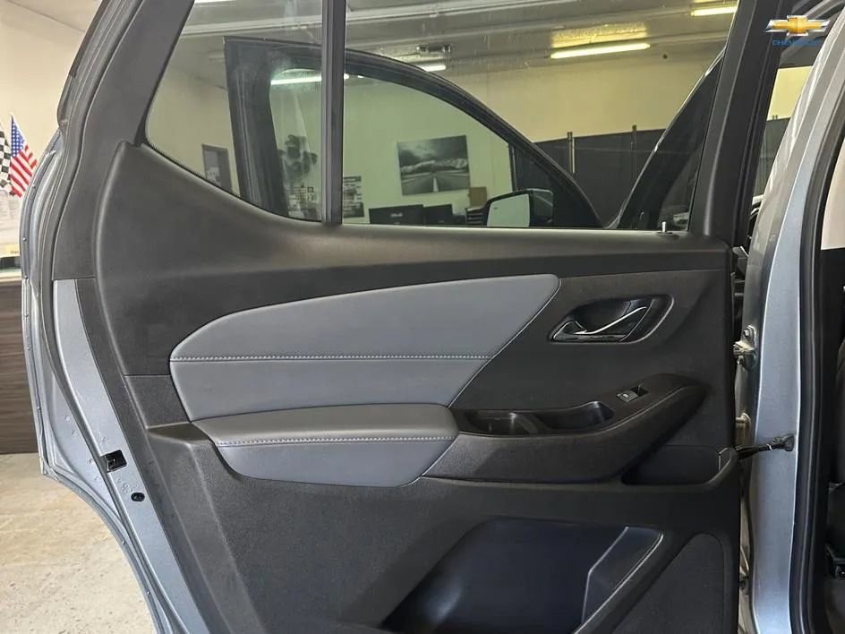 Used 2020 Chevrolet Traverse LT image 13