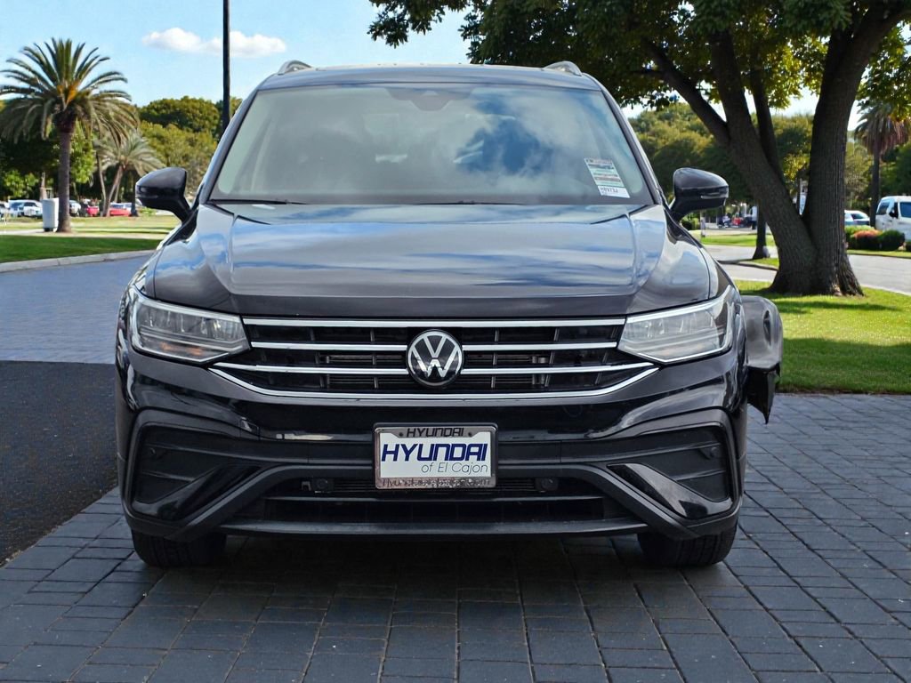 Used 2024 Volkswagen Tiguan SE AWD/4WD image 3