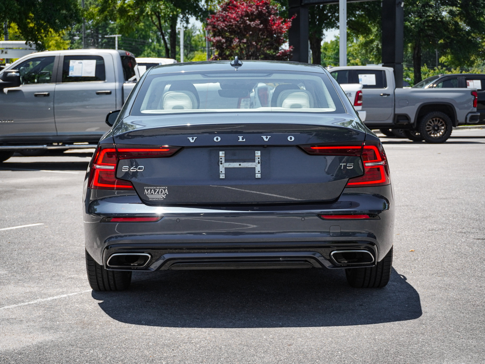 Used 2021 Volvo S60 T5 Momentum w/ Premium Package FWD image 9