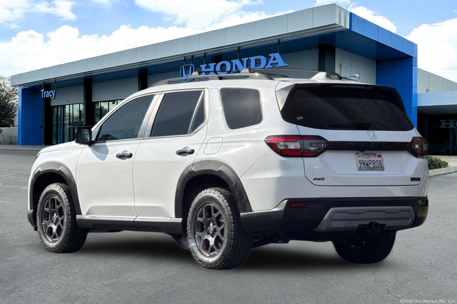 Certified 2025 Honda Pilot TrailSport image 10