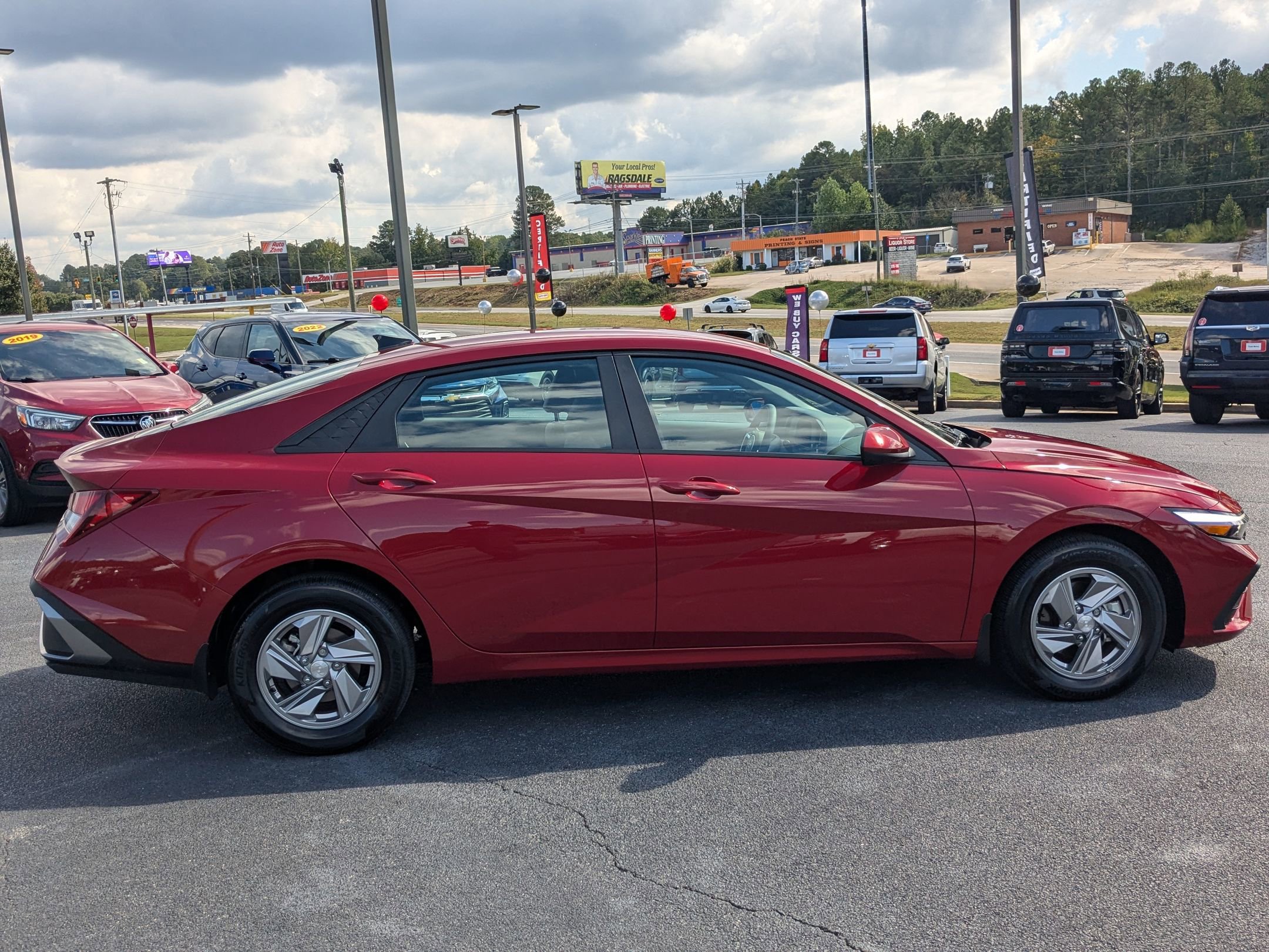 Used 2025 Hyundai Elantra SE image 4