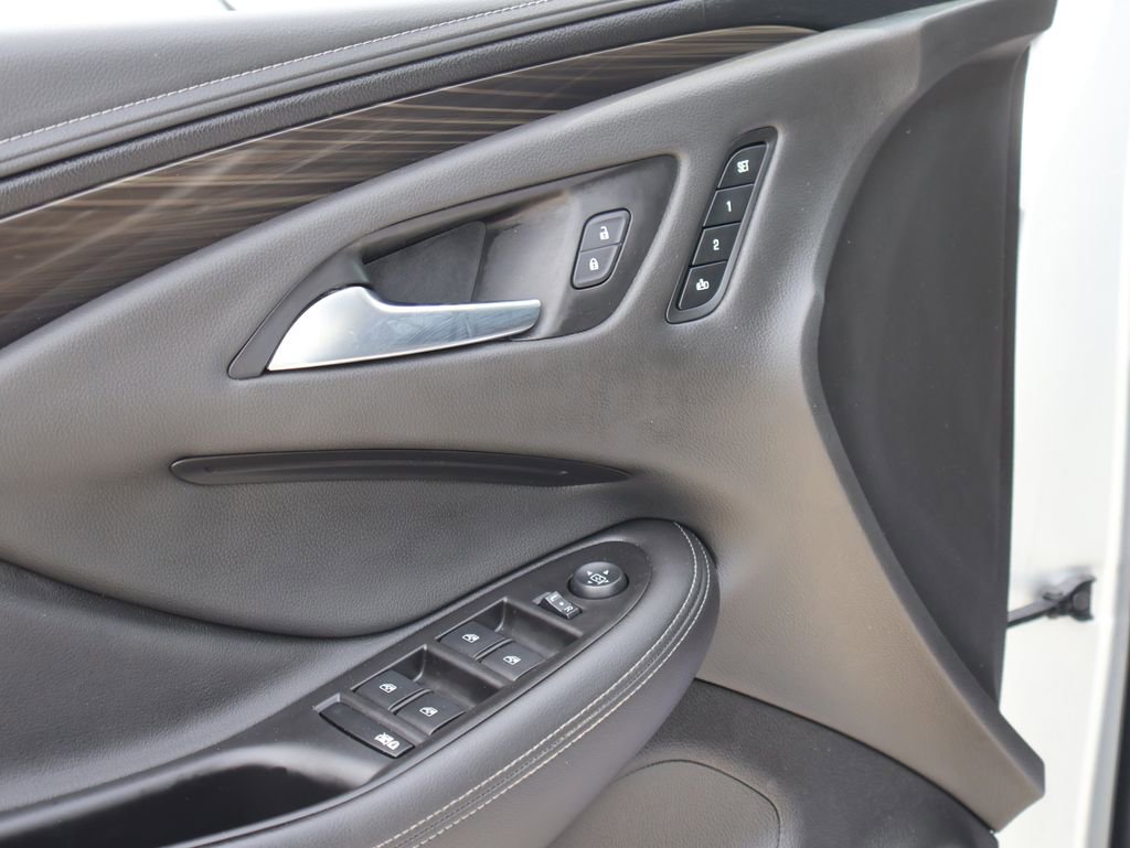 Used 2019 Buick Envision Essence FWD image 22