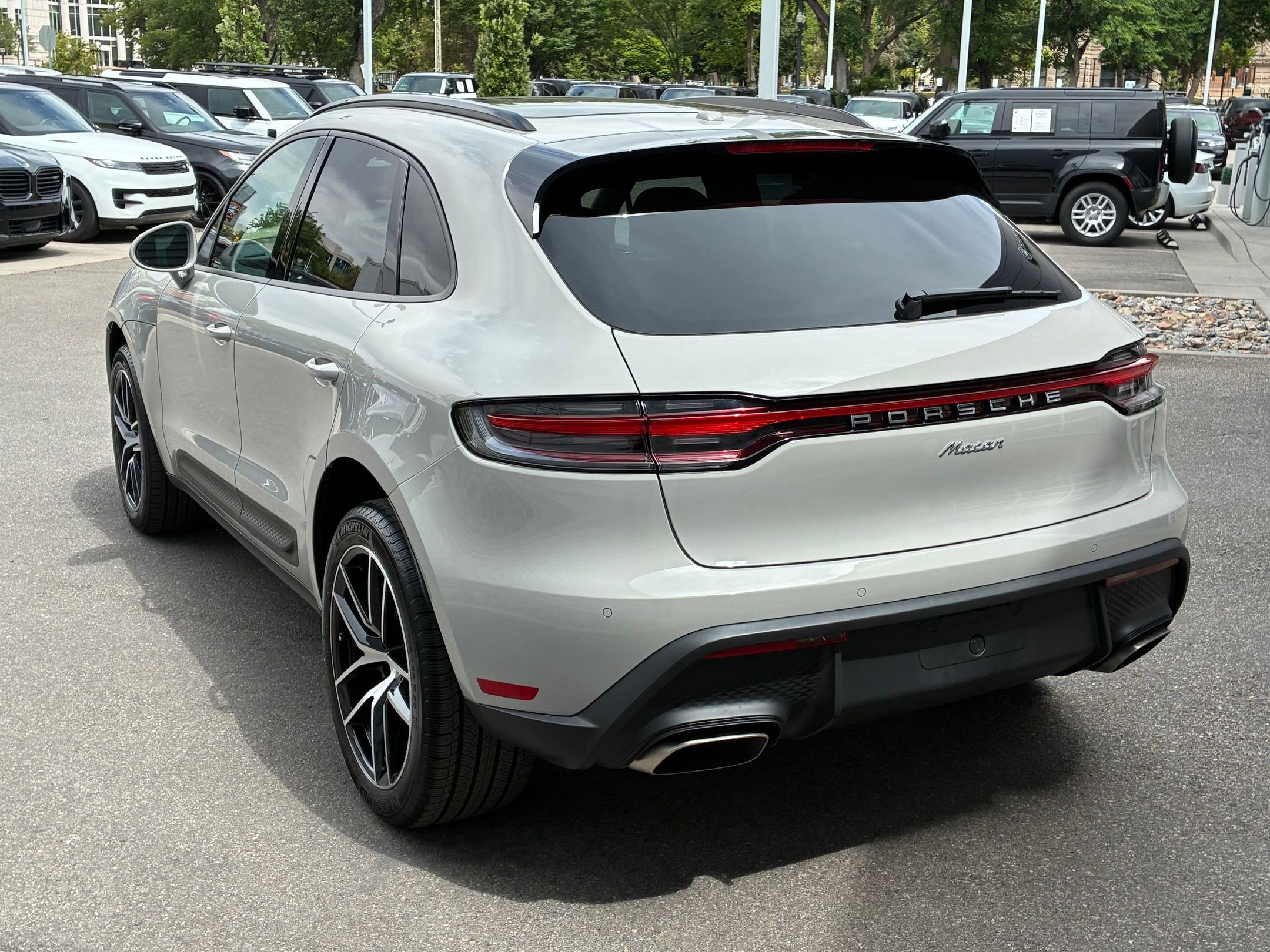 Used 2025 Porsche Macan AWD/4WD image 5