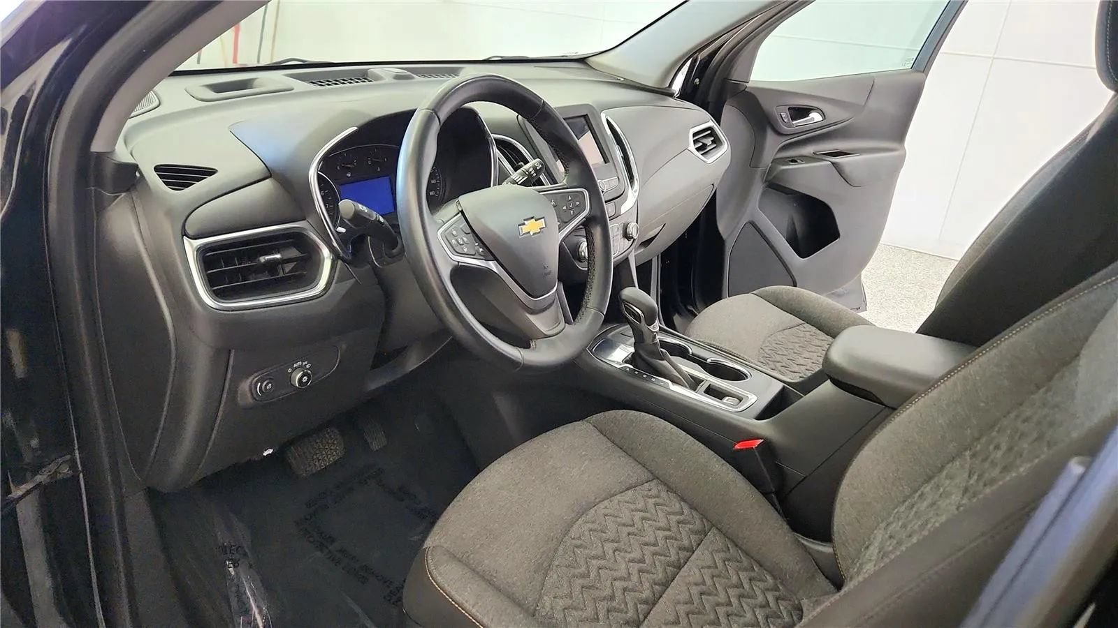 Used 2023 Chevrolet Equinox LT FWD image 22