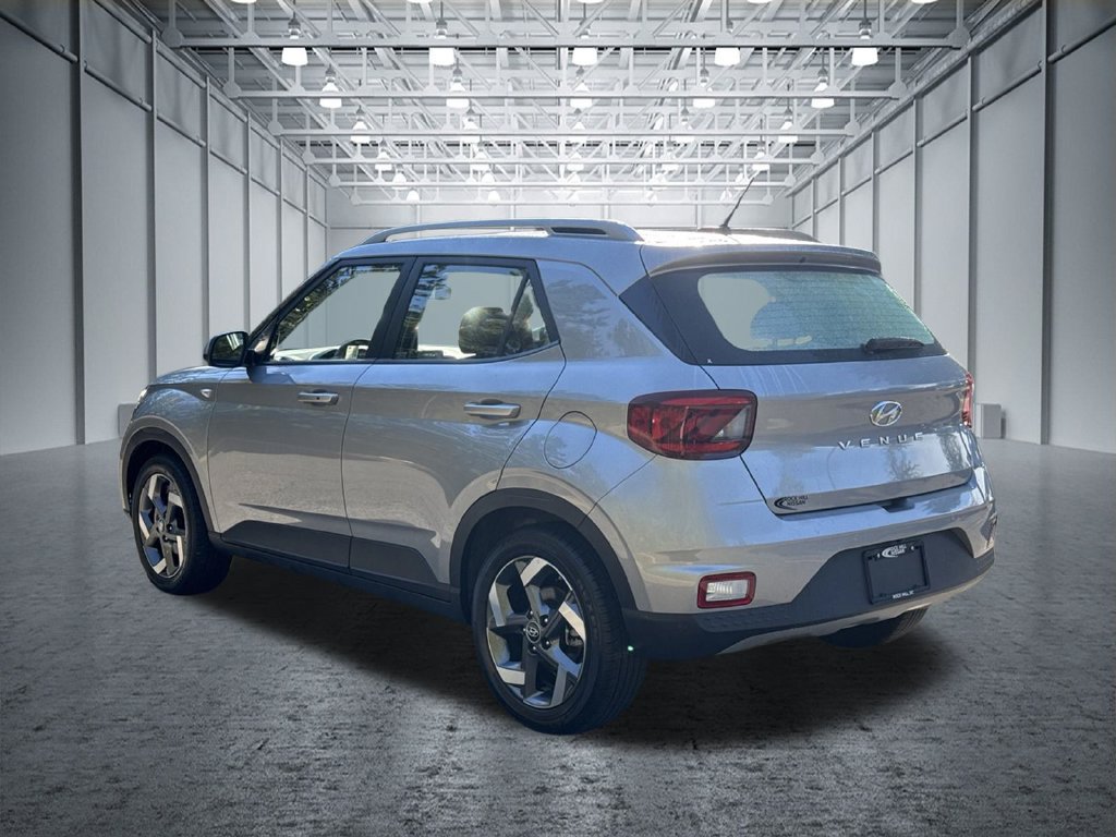Used 2025 Hyundai Venue SEL FWD image 6