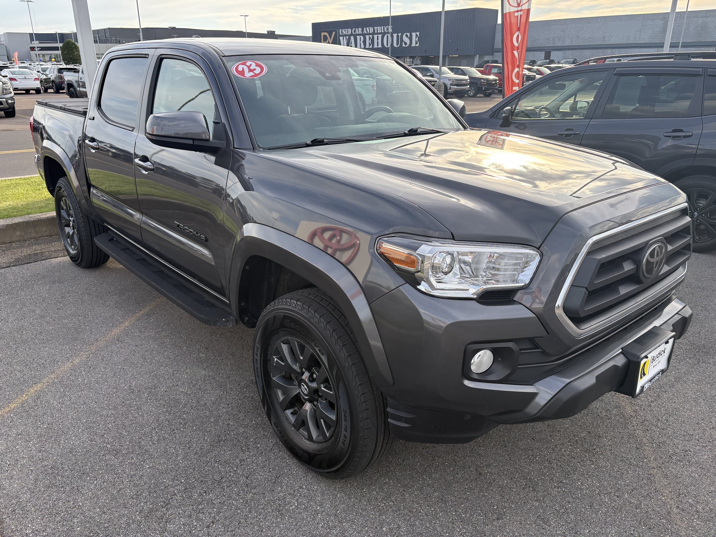 Used 2023 Toyota Tacoma SR5 AWD/4WD image 2